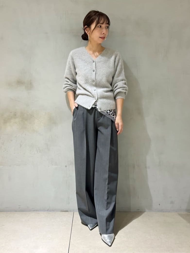 tomoさんの「UNTITLED｜【ふわふわニット/前後2WAY】フォックスカシミヤカーディガン」を使ったコーディネート