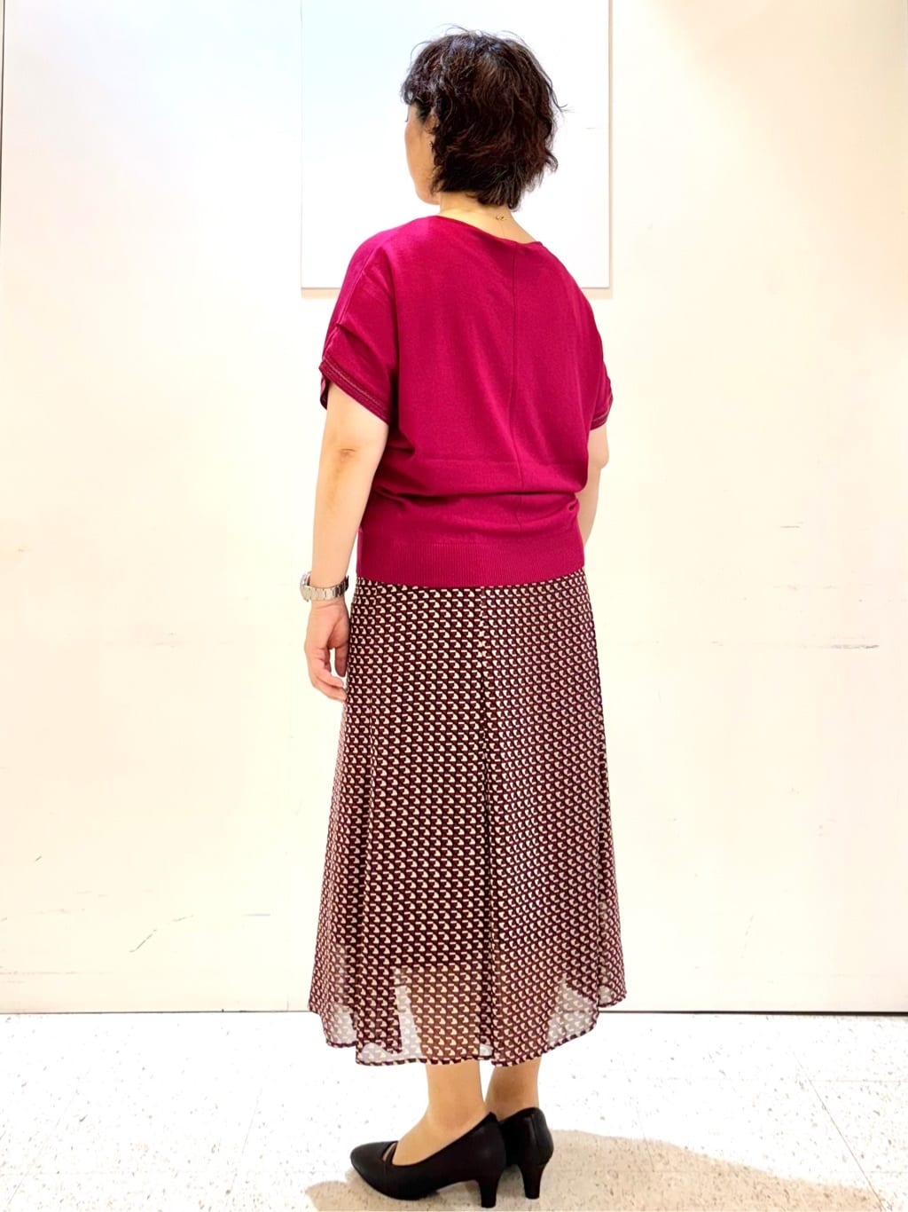 ヤスコさんの「Reflect｜【WEB先行カラーあり／マシンウォッシュ可／ウエスト総ゴム】コツキ幾何柄ロングスカート」を使ったコーディネート