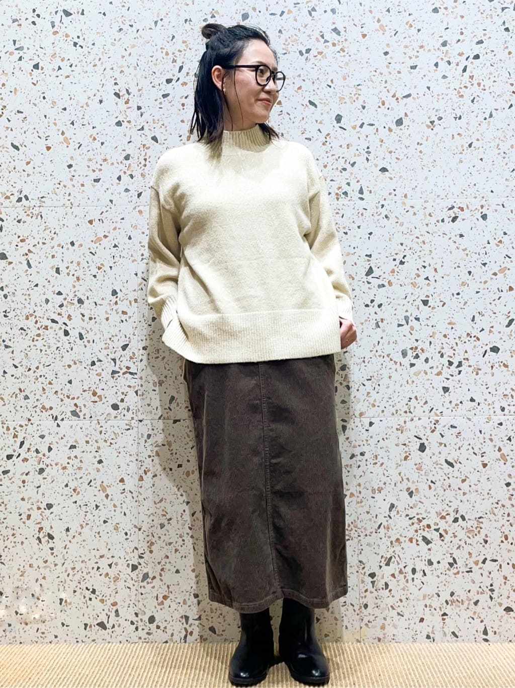 シゲリさんの「OPAQUE.CLIP｜ヘリンボーンステンカラーコート」を使ったコーディネート