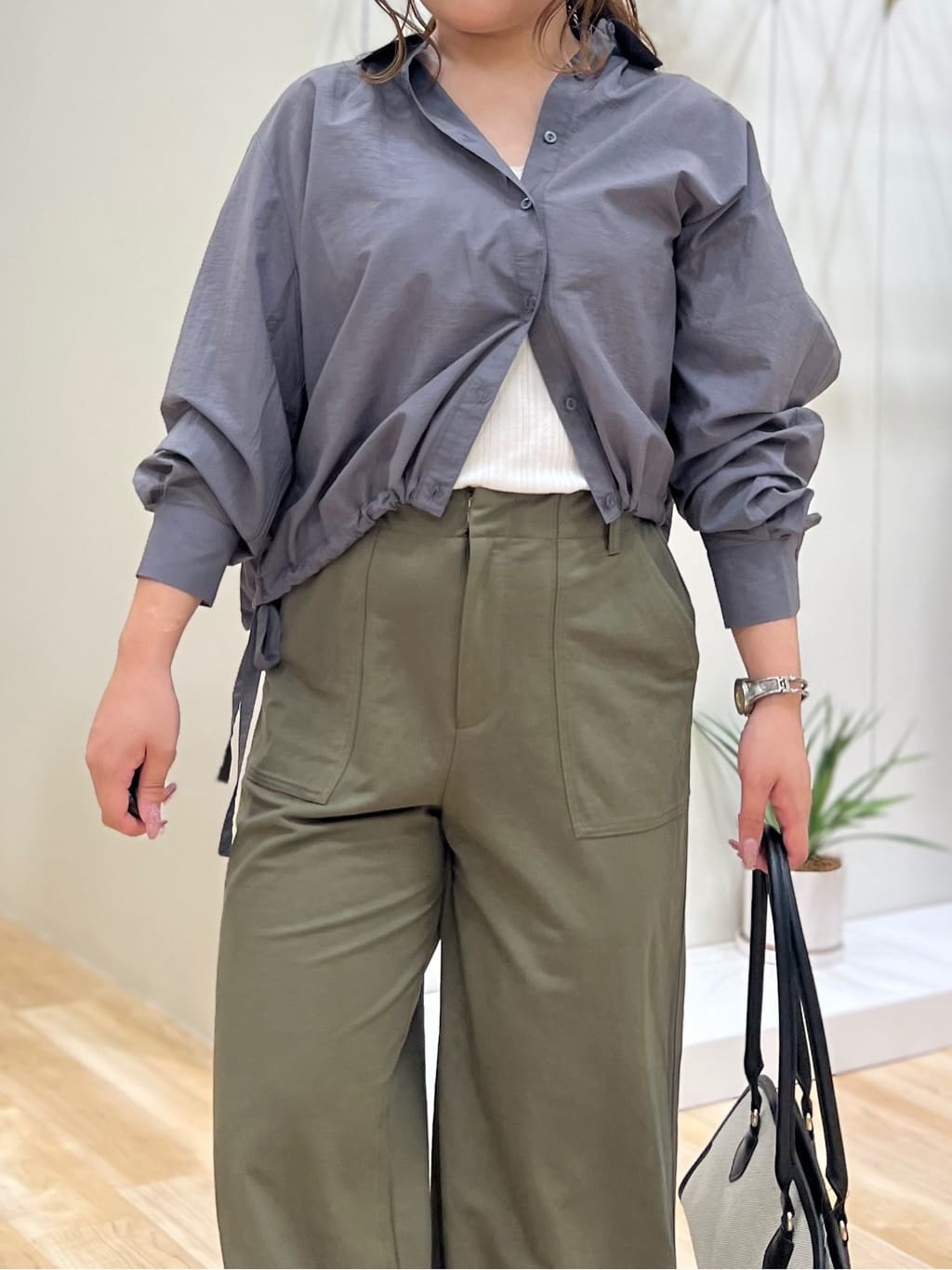 みことさんの「grove｜【接触冷感】見た目はきちんと、着心地はらくちん クロップドベイカーパンツ」を使ったコーディネート