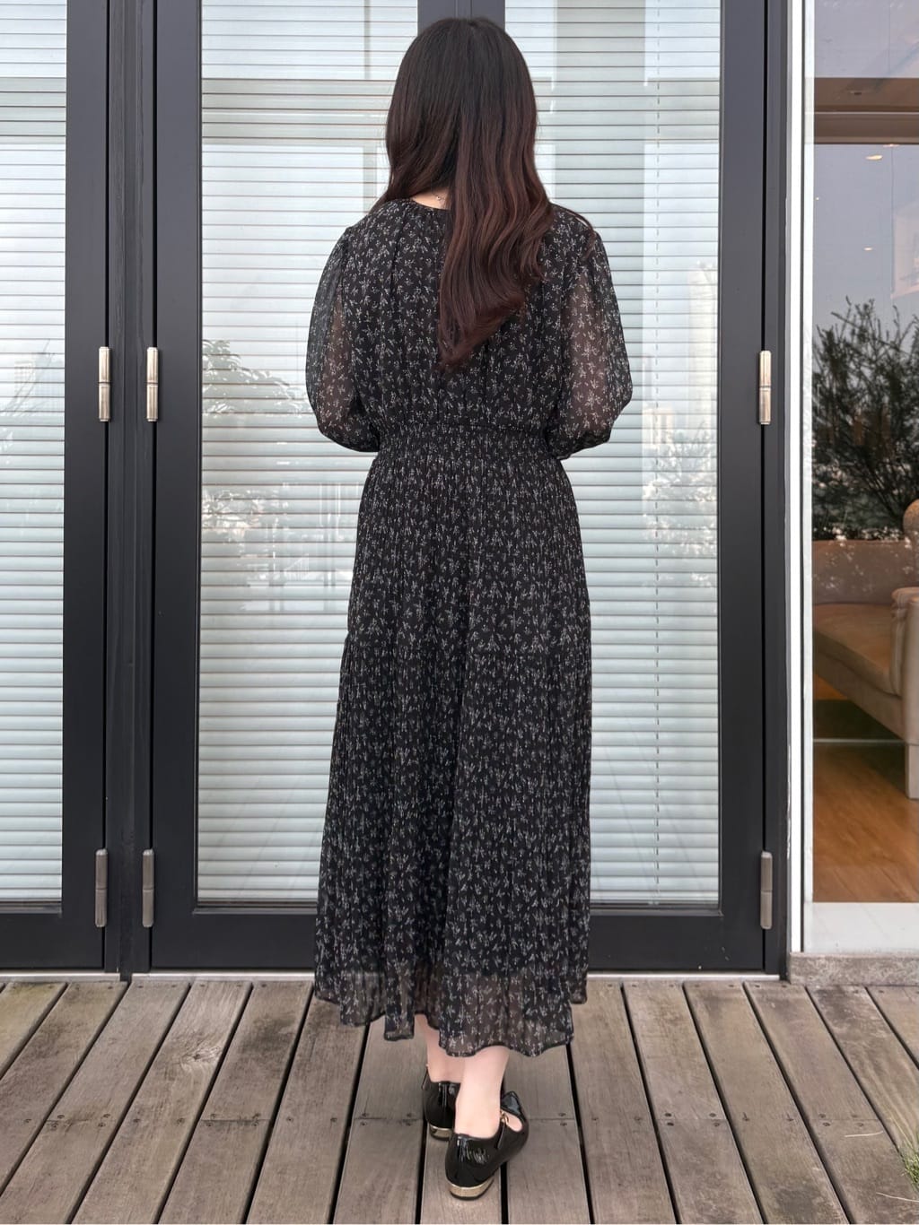 AOIさんの「Couture brooch｜【一枚で着映える・花柄・通勤】前後2WAYシフォン楊柳小花ワンピース」を使ったコーディネート