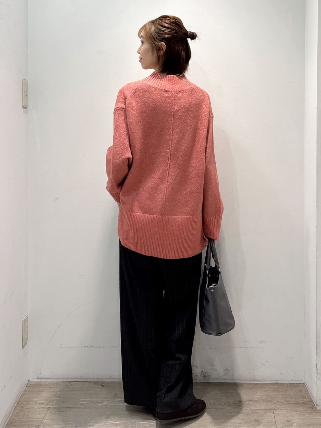 ぶまりんさんの「OPAQUE.CLIP｜ピンストライプイージーワイドパンツ【吸湿発熱／ストレッチ／洗濯機OK】」を使ったコーディネート