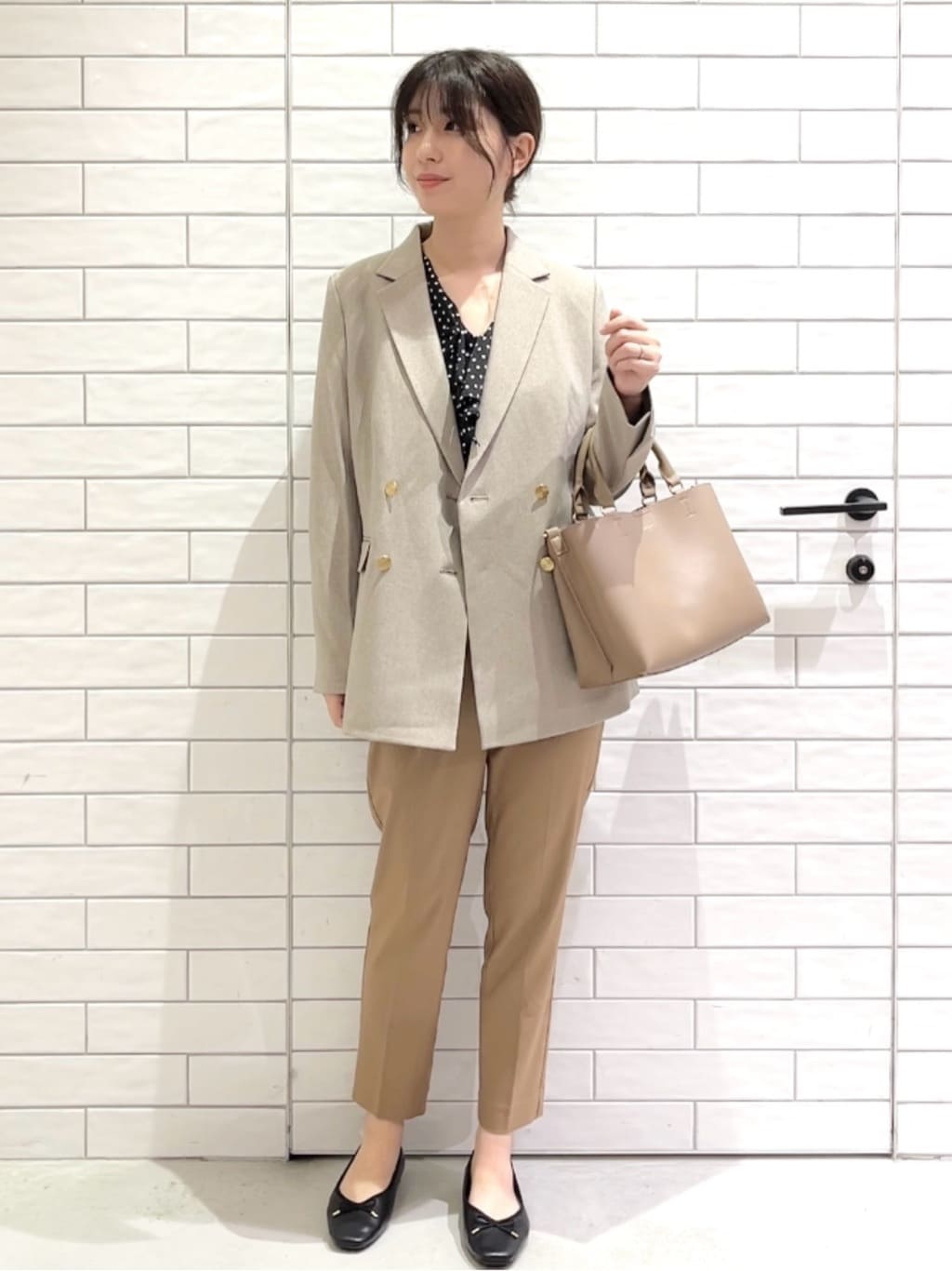しおりさんの「OPAQUE.CLIP｜《SS-LLサイズ》ハイストレッチイージースティックパンツ【洗濯機洗い可】」を使ったコーディネート