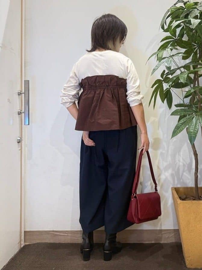 misakiさんの「SHOO･LA･RUE｜【洗濯機可/S-LL】1枚で華やか フリルドッキングトップス」を使ったコーディネート