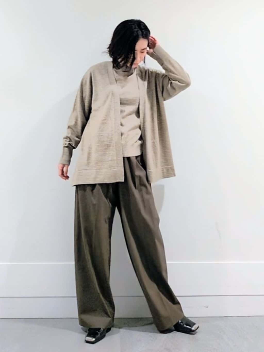 ミズタさんの「UNTITLED｜【アンサンブル可/洗える/ボタンなし】シルクウールカシミヤ 着流しカーディガン」を使ったコーディネート