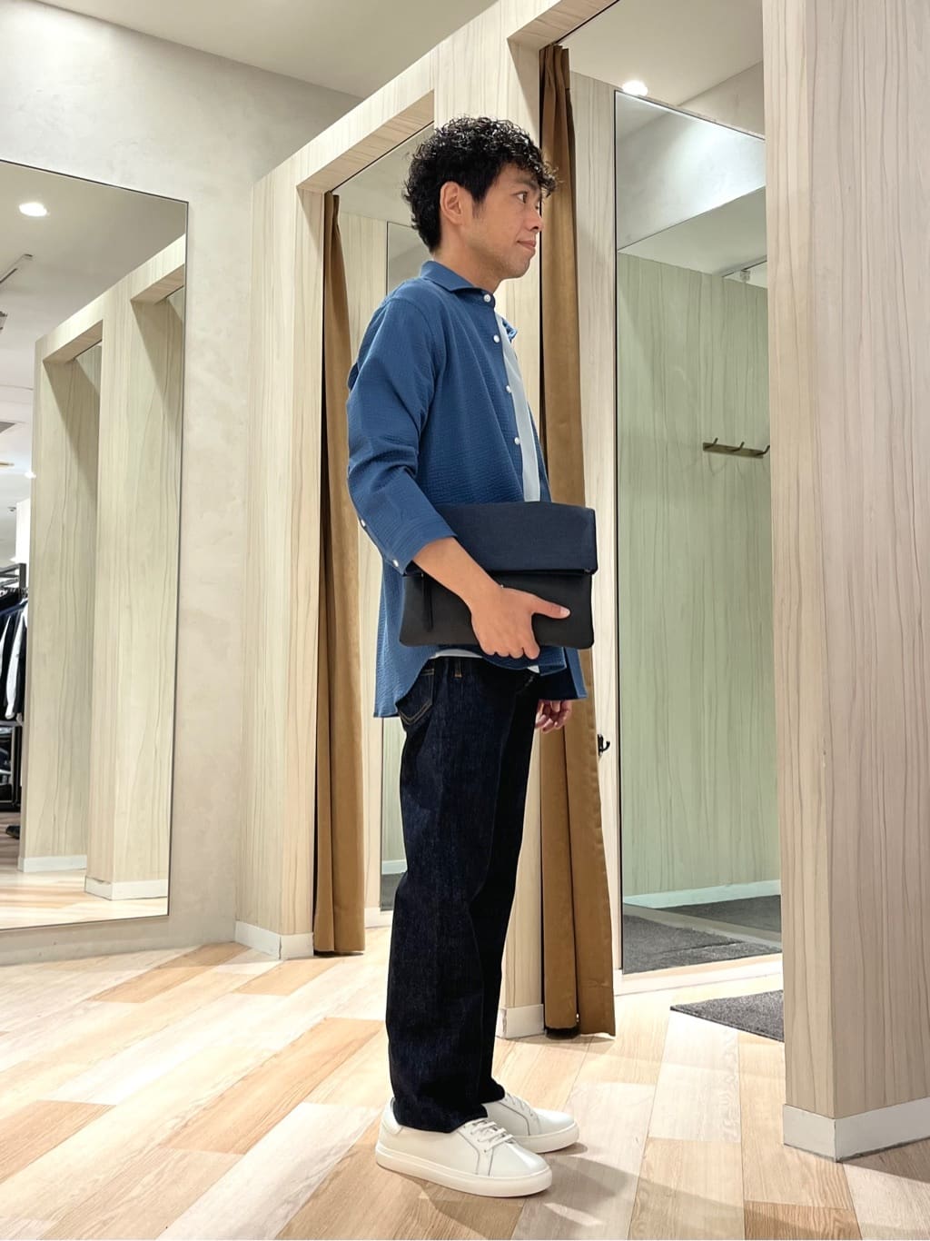 URAさんの「TAKEO KIKUCHI｜【COOL CITY WEAR】ワンポイント刺しゅう ポケットTシャツ /接触冷感」を使ったコーディネート