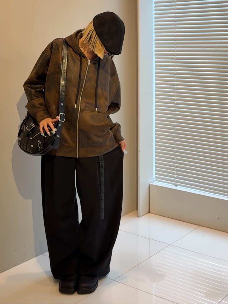 川本葵さんの「tk.TAKEO KIKUCHI｜ヴィンテージライクプリント ジップパーカー」を使ったコーディネート