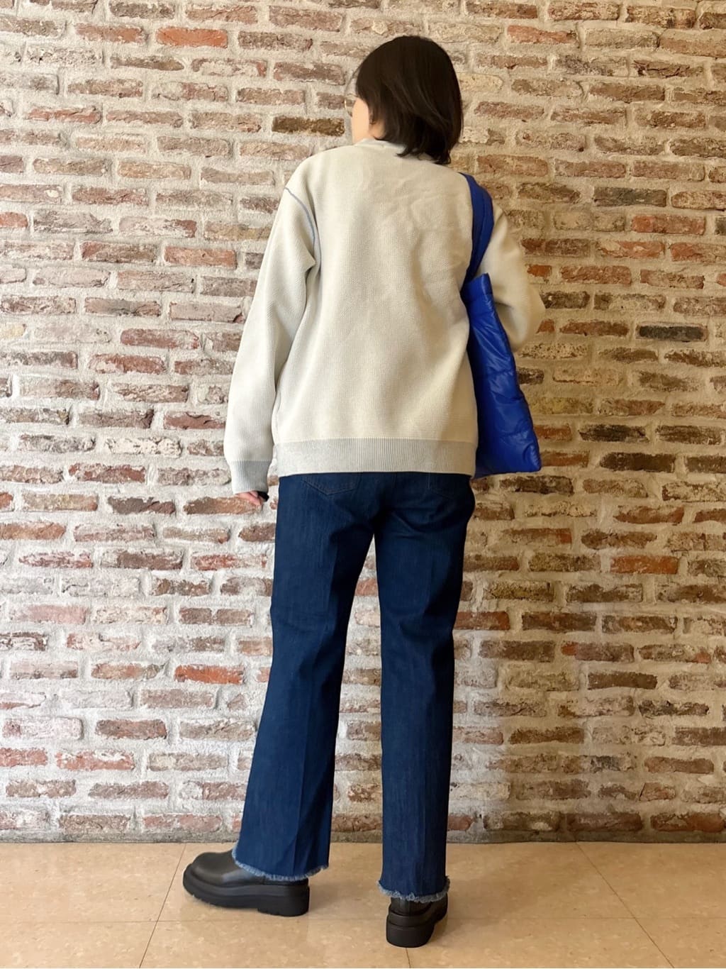 しばさんの「THE SHOP TK｜【大人の上品カジュアルを叶える】ハグするニット 洗濯機OK／6色展開」を使ったコーディネート