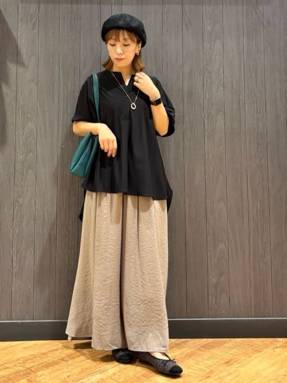 meiさんの「SHOO･LA･RUE｜【S-LL】さらりとしたタッチが上品見え ワンボタンデザイン トップス」を使ったコーディネート