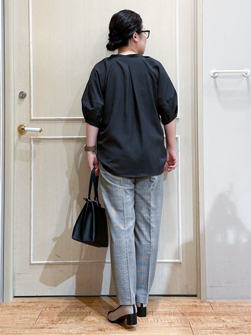 umeさんの「SHOO･LA･RUE｜【高レビュー/SS-LL/美脚シルエット】すっきりきれい見え テーパードパンツ」を使ったコーディネート