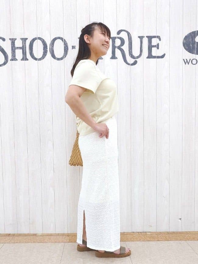 とろろさんの「SHOO･LA･RUE｜アンクルゴムフラットサンダル」を使ったコーディネート