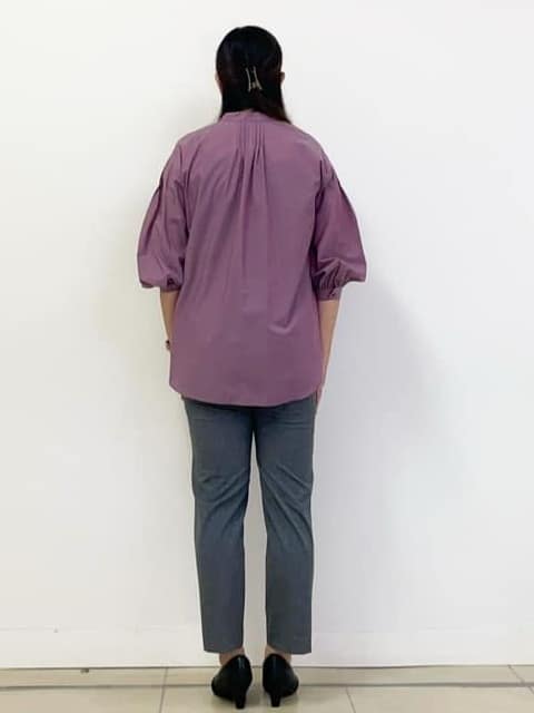 chisaさんの「Reflect｜【程よいゆとり感／体型カバー】ピンタックデザインシャンブレーブラウス」を使ったコーディネート