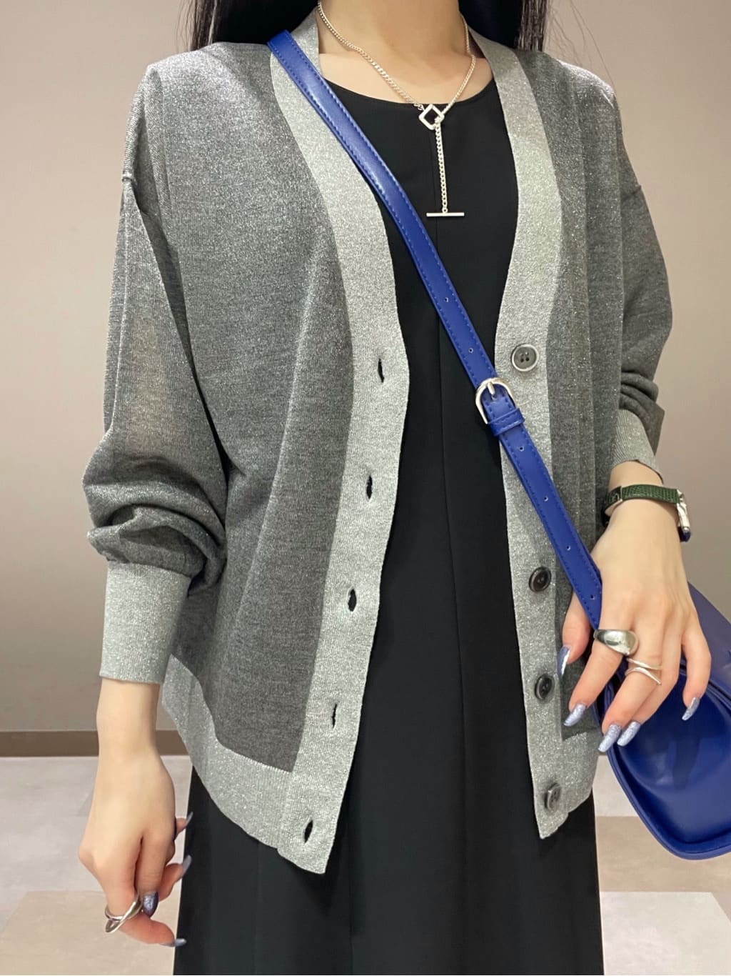 KEIKOさんの「INDIVI｜【程よいシアー素材/洗える】バイカラーラメカーディガン」を使ったコーディネート