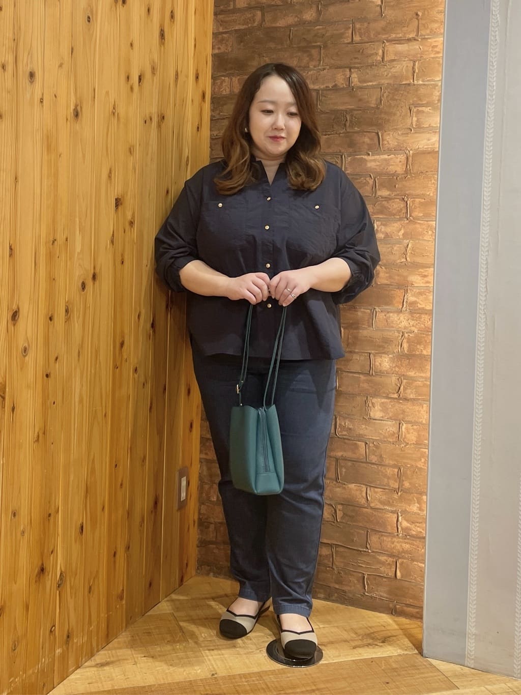 Risaさんの「SHOO･LA･RUE｜【高レビュー/SS-LL/美脚シルエット】自然に体型カバー イージーデニム テーパードパンツ」を使ったコーディネート
