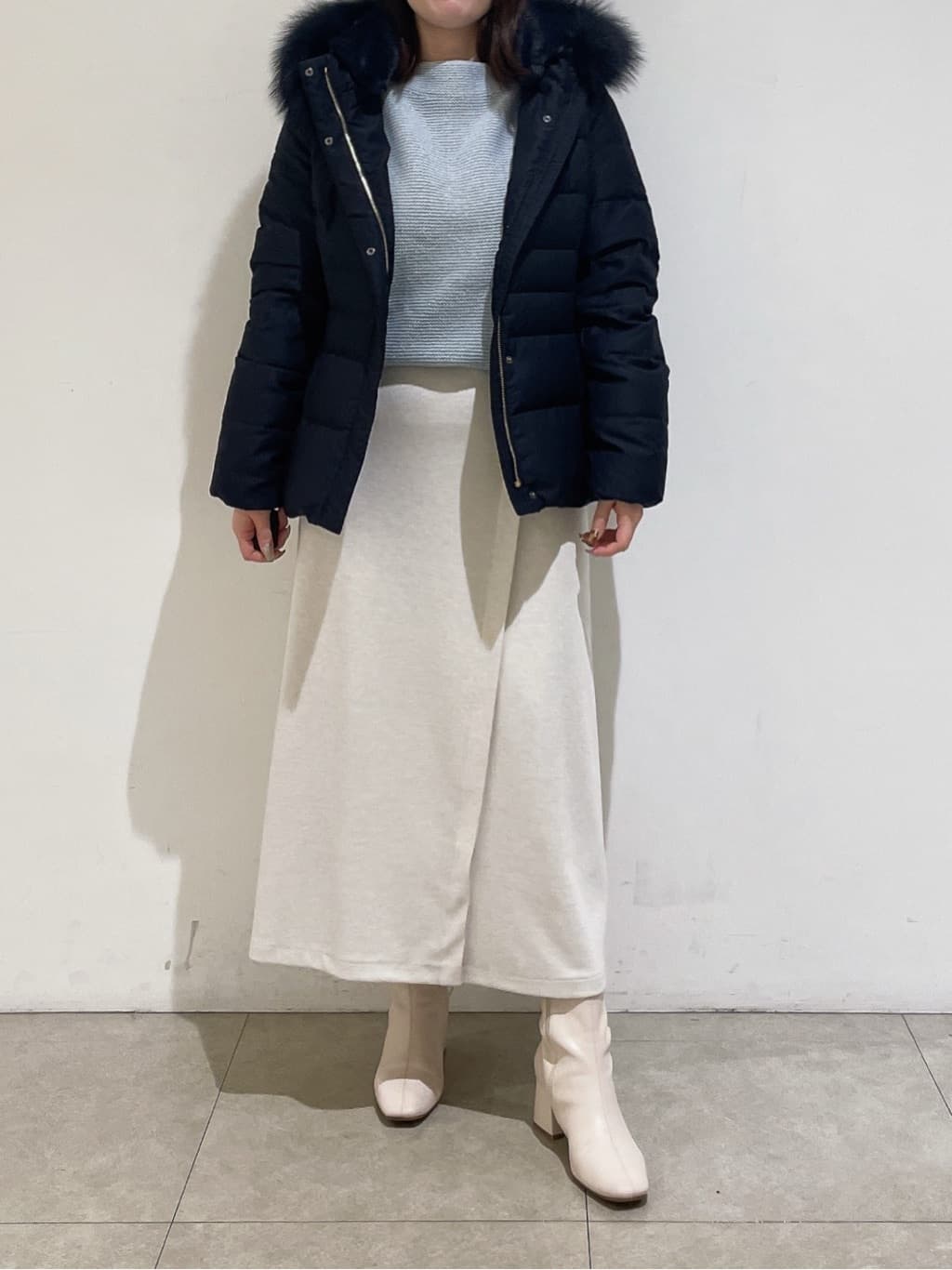 emikaさんの「INDIVI｜【名品／撥水／抗菌防臭】ショート丈リサイクルダウンコート」を使ったコーディネート