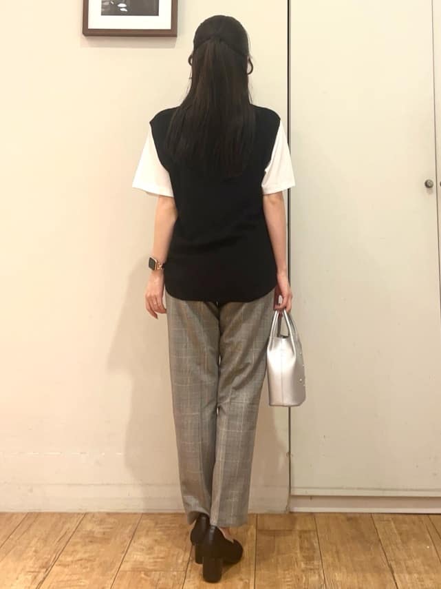 AIRIさんの「SHOO･LA･RUE｜【S-LL】ゴールドボタンが上品 大人のニットベスト」を使ったコーディネート