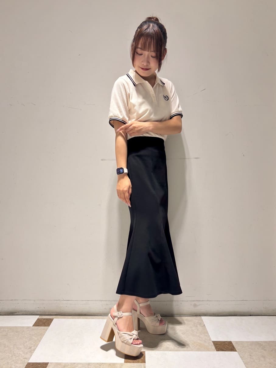 せらら⭐️さんの「ESPERANZA｜【ラク盛り／サンダル】リピーター続出／脚長美脚　ツイストリボンサンダル」を使ったコーディネート