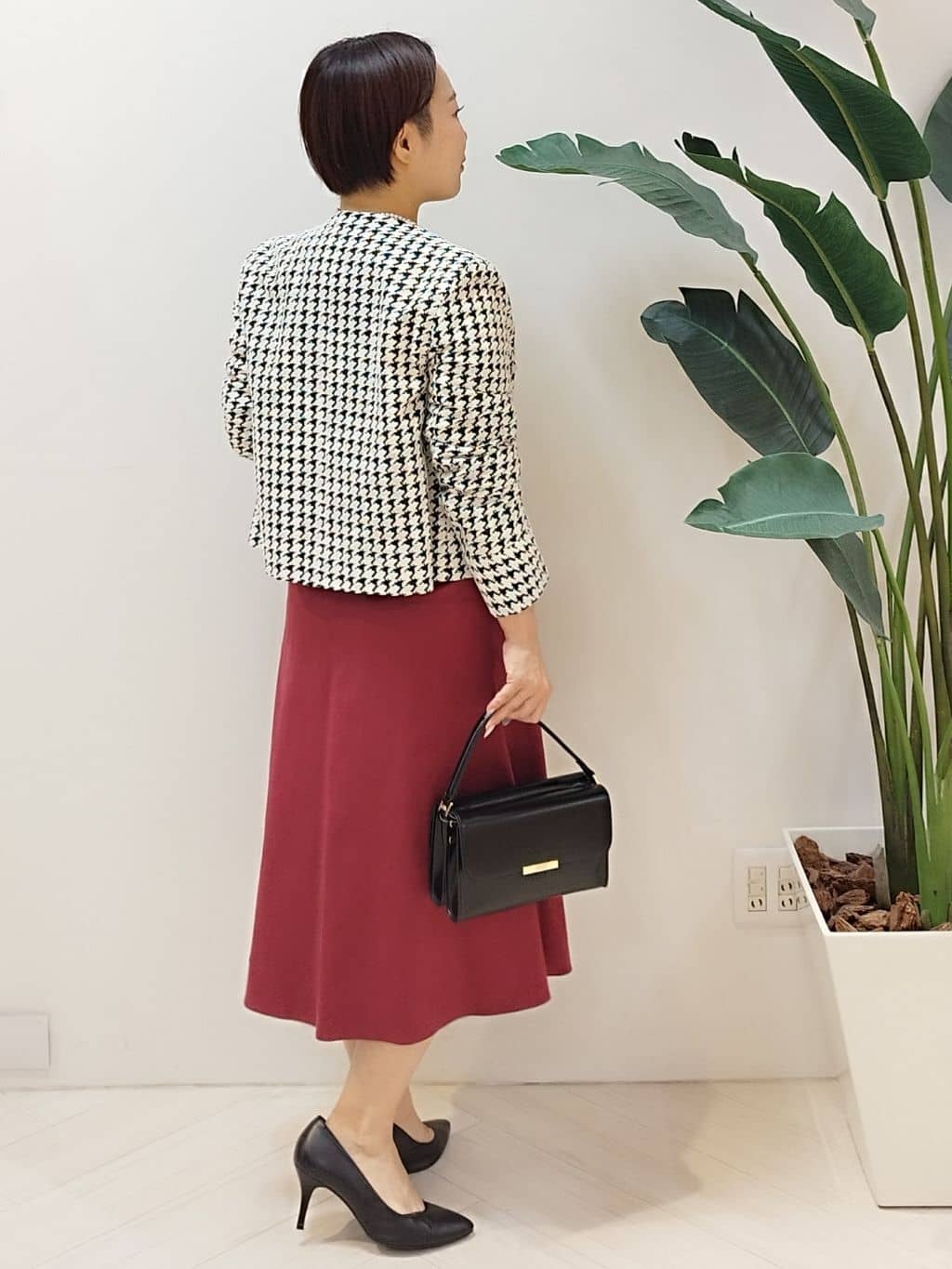 s u g iさんの「UNTITLED｜【アンサンブル可/洗える】シルクウールカシミヤ ドルマンスリーブニット」を使ったコーディネート