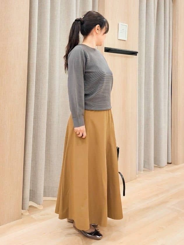 ふるさんの「grove｜もっちりナイロンストレッチトラペーズスカート」を使ったコーディネート