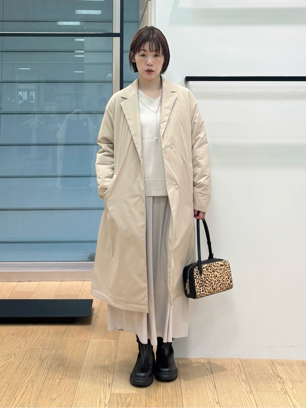 asamiさんの「INDIVI｜【洗える／カシミヤ混】ミドルゲージVネックニット」を使ったコーディネート