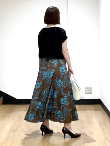 MIKIKOさんの「UNTITLED｜【セットアップ可/洗える】フェザーフレンチスリーブブラウス」を使ったコーディネート