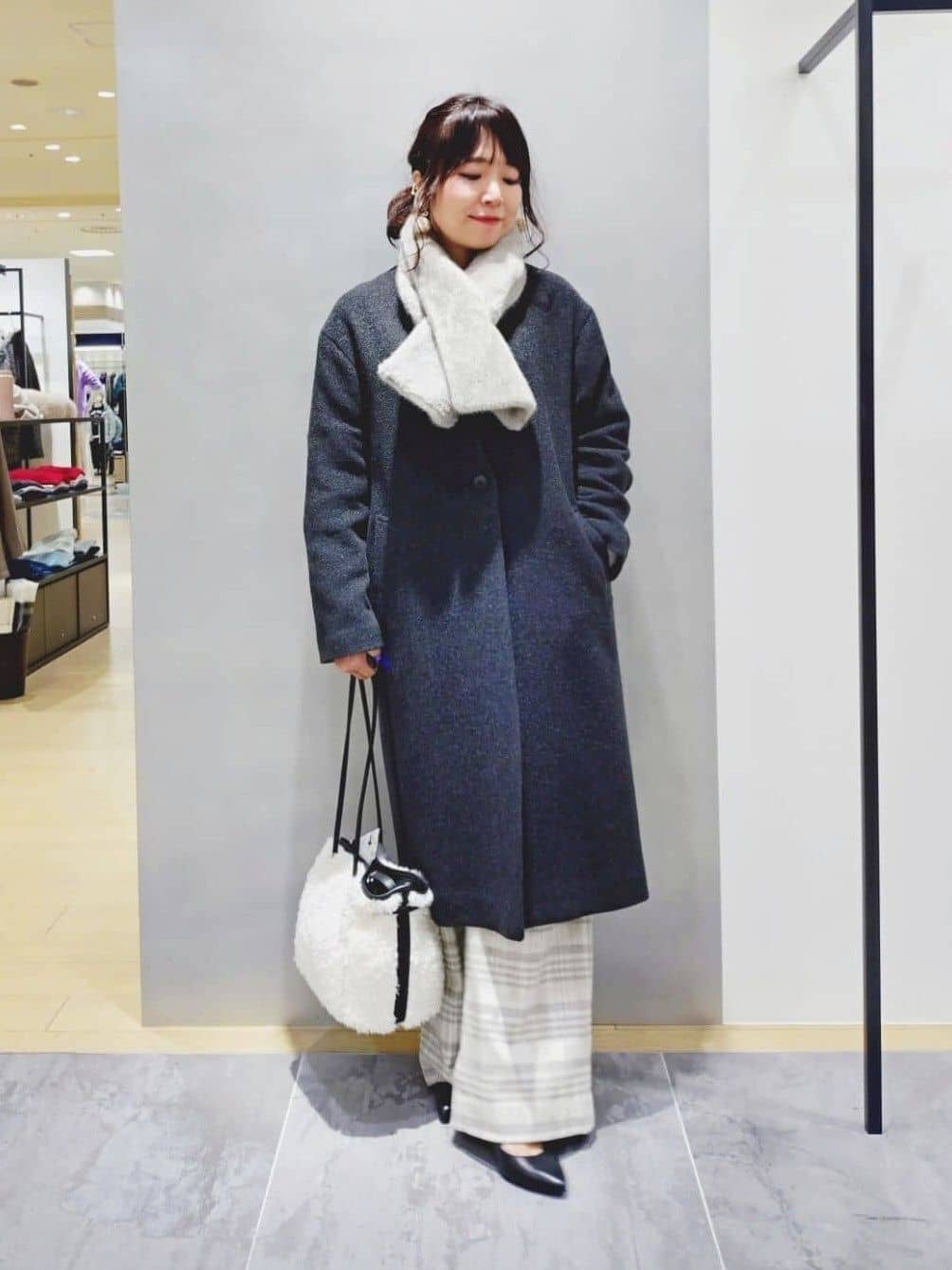 TOMOMIさんの「INDIVI｜ボアミドルバッグ」を使ったコーディネート