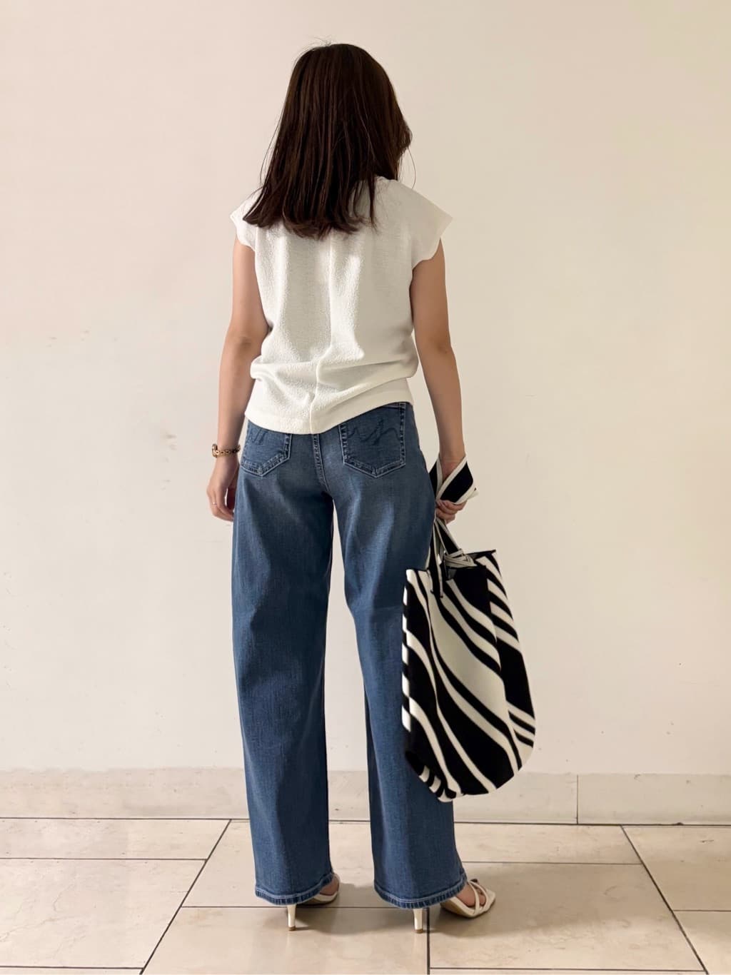 kahoさんの「INDIVI｜【褒められデニム】ワイドストレート デニムパンツ」を使ったコーディネート