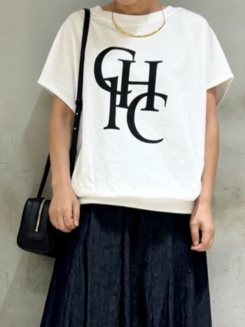tomoさんの「UNTITLED｜【CHIGNON】別注 ミニ裏毛フレンチスリーブプルオーバー」を使ったコーディネート