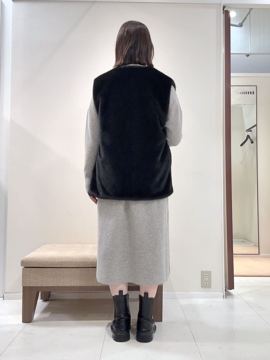 YUIさんの「UNTITLED｜【ロング丈/ゆったりシルエット】テントライン ニットワンピース」を使ったコーディネート