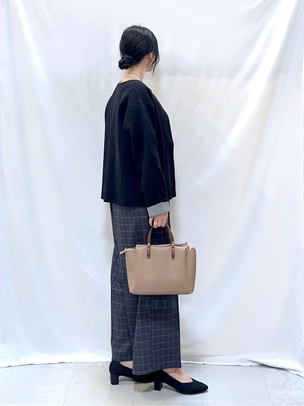 𝐇𝐢𝐫𝐨𝐦𝐢さんの「SHOO･LA･RUE｜【高レビュー/洗濯後しわになりにくい】1枚でサマ見え 8分袖ドルマンブラウス」を使ったコーディネート