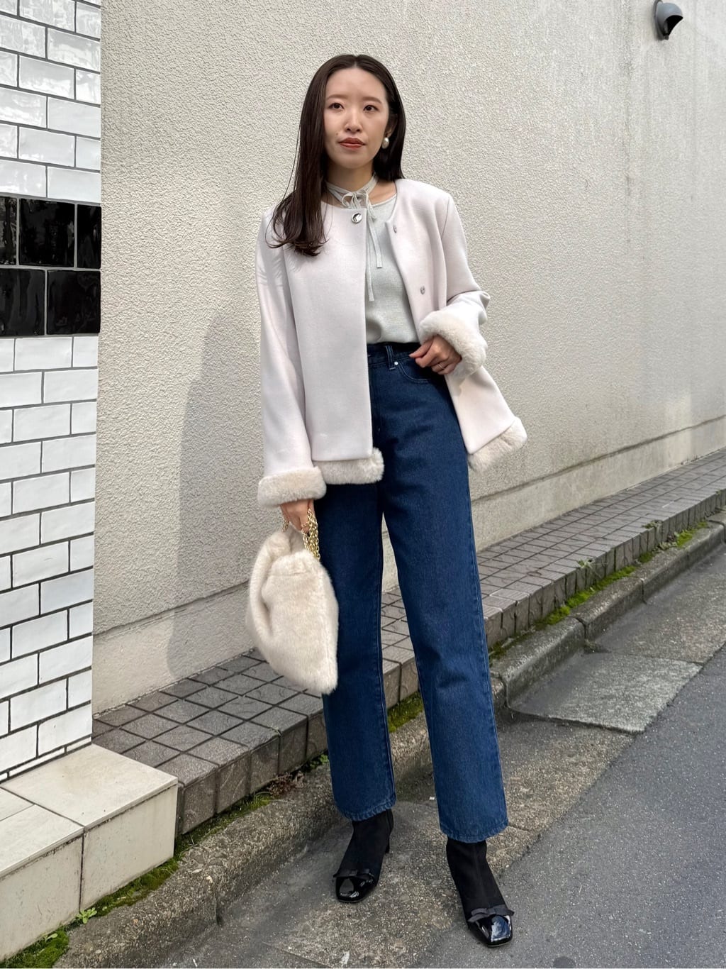 teiさんの「Couture brooch｜【大人可愛い・リボン取り外し可】前後2WAYラメリブ シアープチフリルニット」を使ったコーディネート