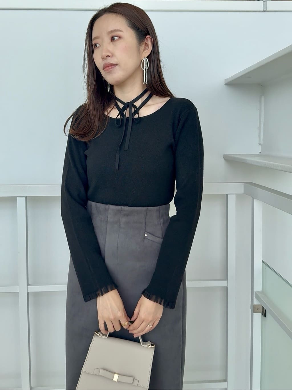 teiさんの「Couture brooch｜【大人可愛い・リボン取り外し可】前後2WAYラメリブ シアープチフリルニット」を使ったコーディネート