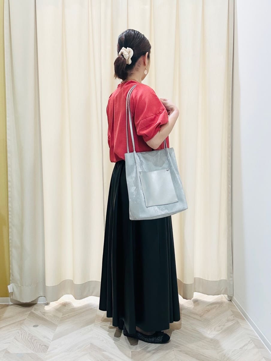 ちはるさんの「SHOO･LA･RUE｜【S-LL/洗濯後しわになりにくい】ランタンスリーブで女性らしく 5分袖スキッパーブラウス」を使ったコーディネート