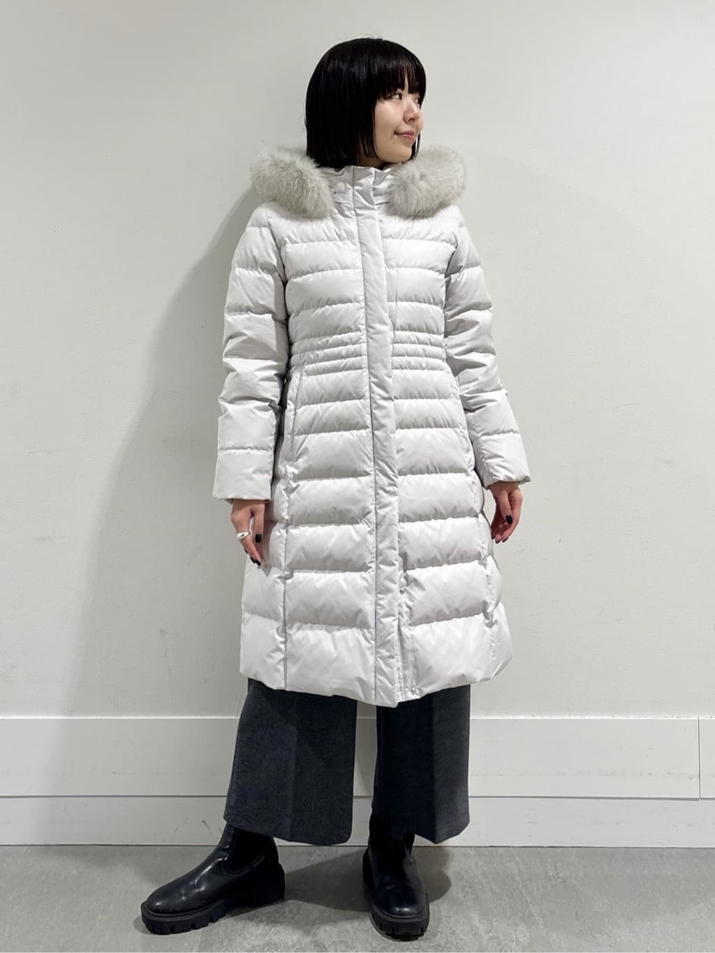 モエカさんの「UNTITLED｜【はっ水機能/フード取り外し可/防寒】ロングダウンコート」を使ったコーディネート