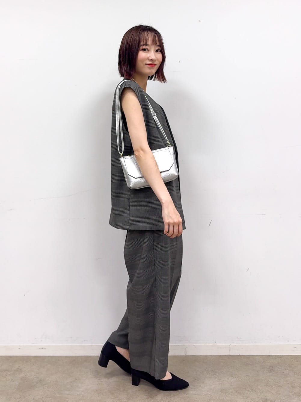 𝐜𝐡𝐢𝐤𝐚さんの「SHOO･LA･RUE｜【S-LL/セットアップ可/洗濯後しわになりにくい】ダブルベスト」を使ったコーディネート