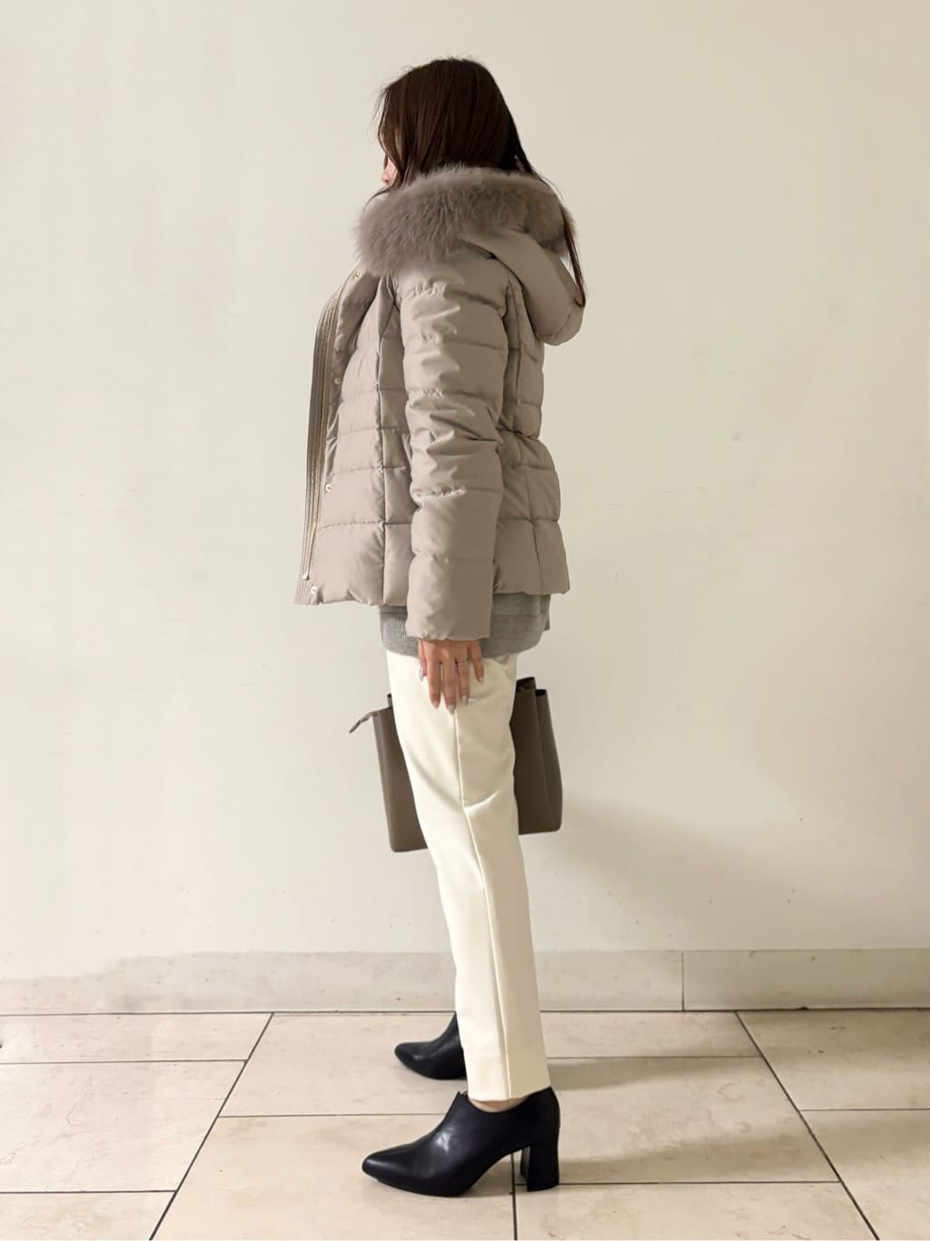 kahoさんの「INDIVI｜【洗える／チュニック丈／カシミヤ混】スリットデザインVネックニット」を使ったコーディネート