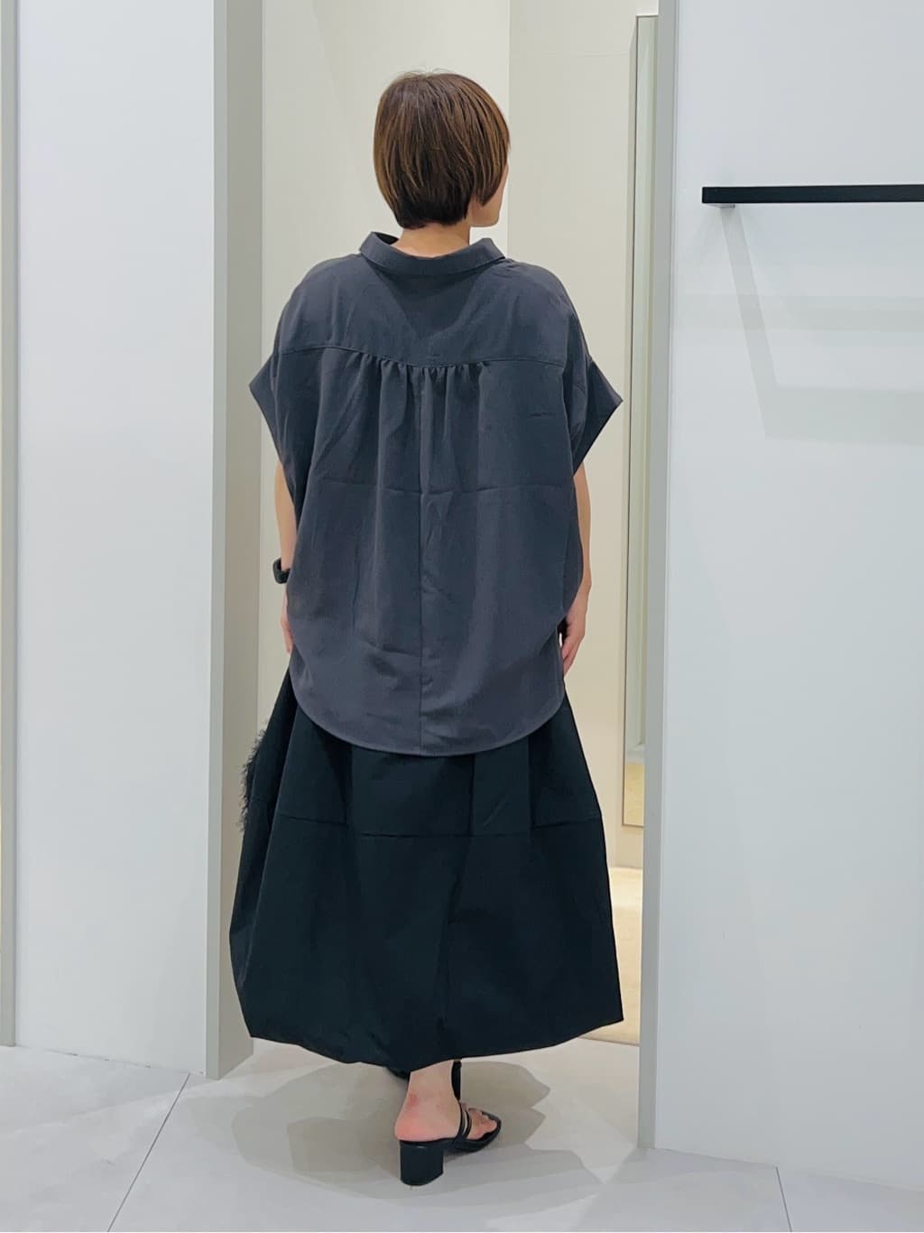 タナさんの「THE SHOP TK｜【インしなくても決まる】スキッパーシャツ/接触冷感/防シワ/速乾」を使ったコーディネート