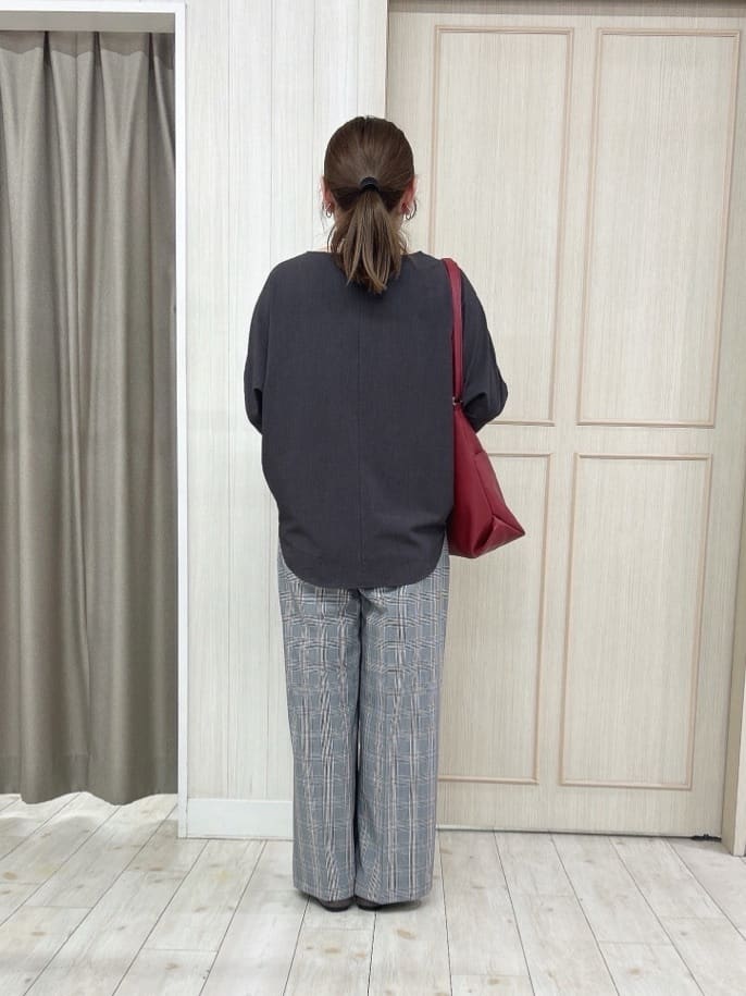 akiさんの「SHOO･LA･RUE｜【高レビュー/洗濯後しわになりにくい】1枚でサマ見え 8分袖ドルマンブラウス」を使ったコーディネート