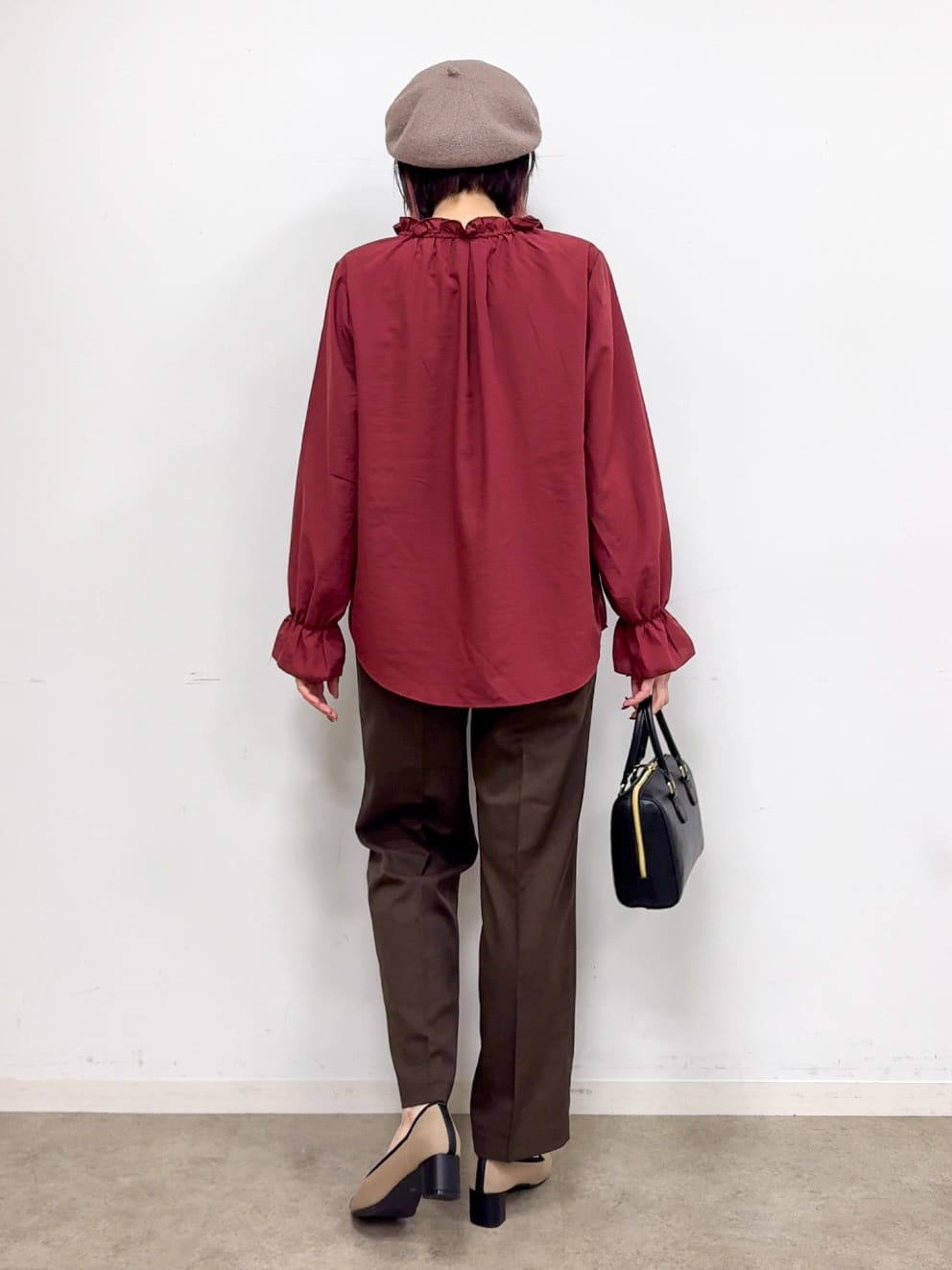 𝐜𝐡𝐢𝐤𝐚さんの「SHOO･LA･RUE｜【S-LL】ウエストリボンがアクセント ゆったりテーパードパンツ」を使ったコーディネート
