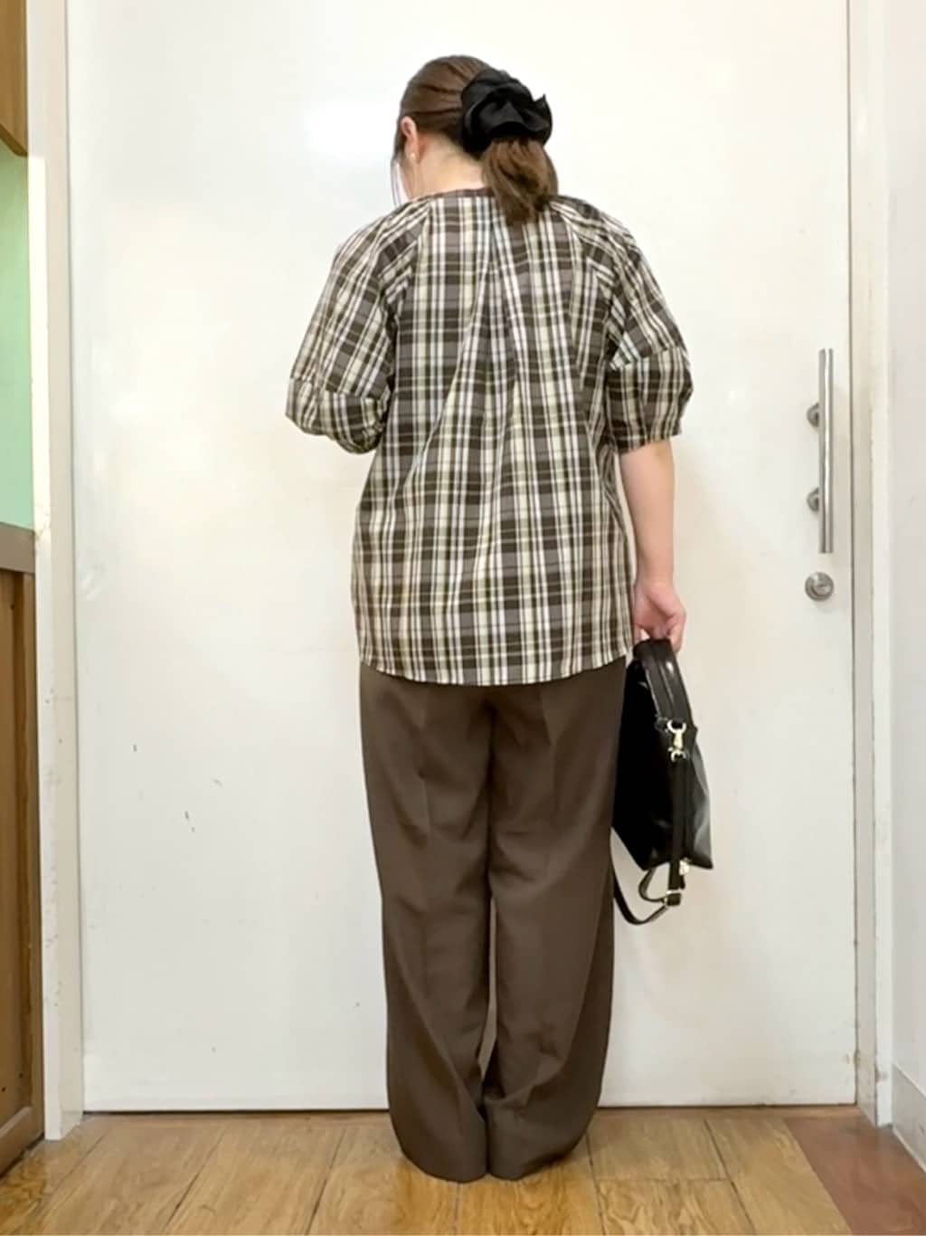 だいわさんの「SHOO･LA･RUE｜【S-LL/洗濯後しわになりにくい】ランタンスリーブで女性らしく 5分袖スキッパーブラウス」を使ったコーディネート