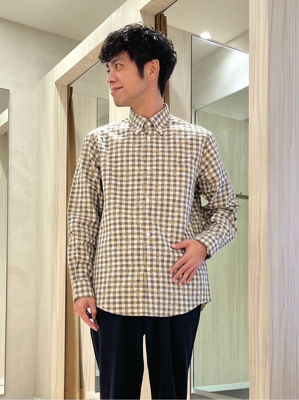 URAさんの「TAKEO KIKUCHI｜アンチピリング ジップアップ ニット」を使ったコーディネート