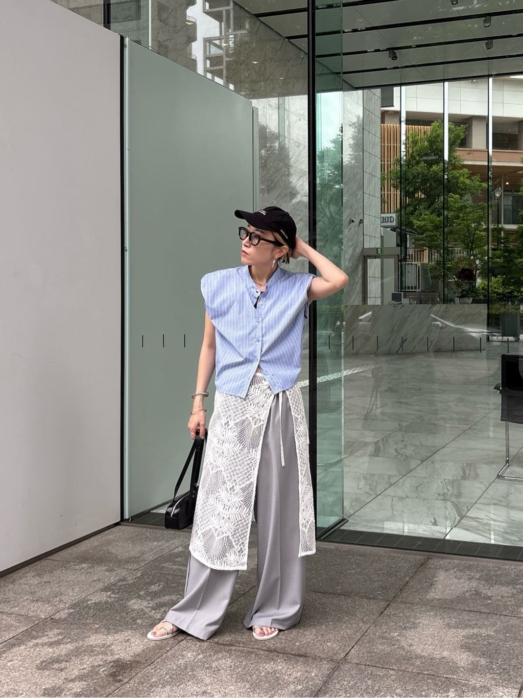kotakiさんの「INDIVI｜【セットアップ可能】サキソニーサイドラインパンツ」を使ったコーディネート