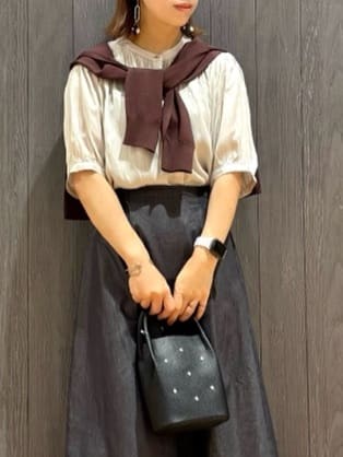 meiさんの「SHOO･LA･RUE｜【洗える/S-LL】上品なラメ使い クルーネック ニットカーディガン」を使ったコーディネート