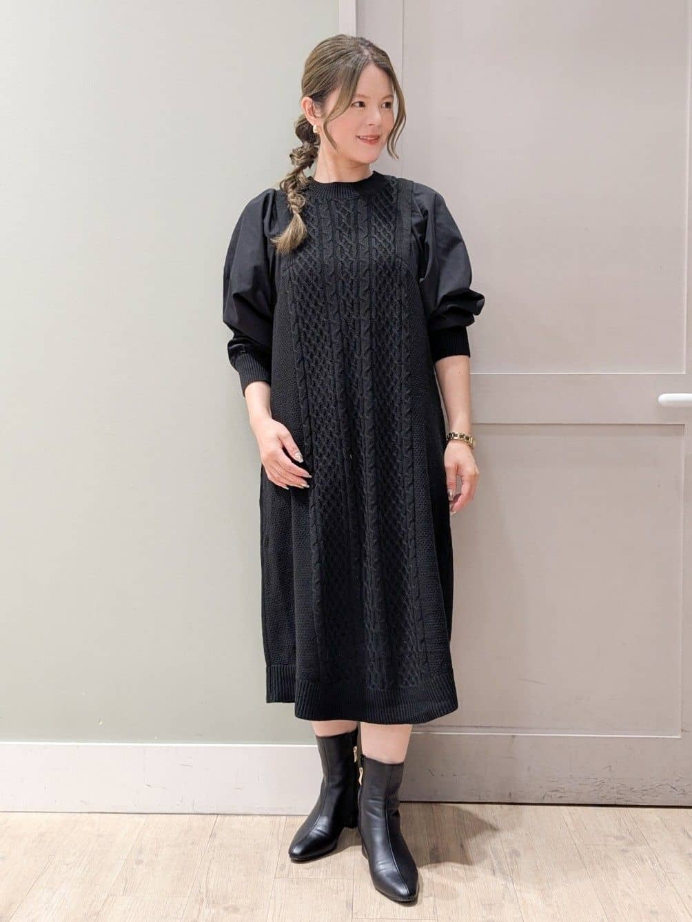 kuwawaさんの「grove｜一枚で華やぐ、袖布帛ケーブルニットワンピース」を使ったコーディネート