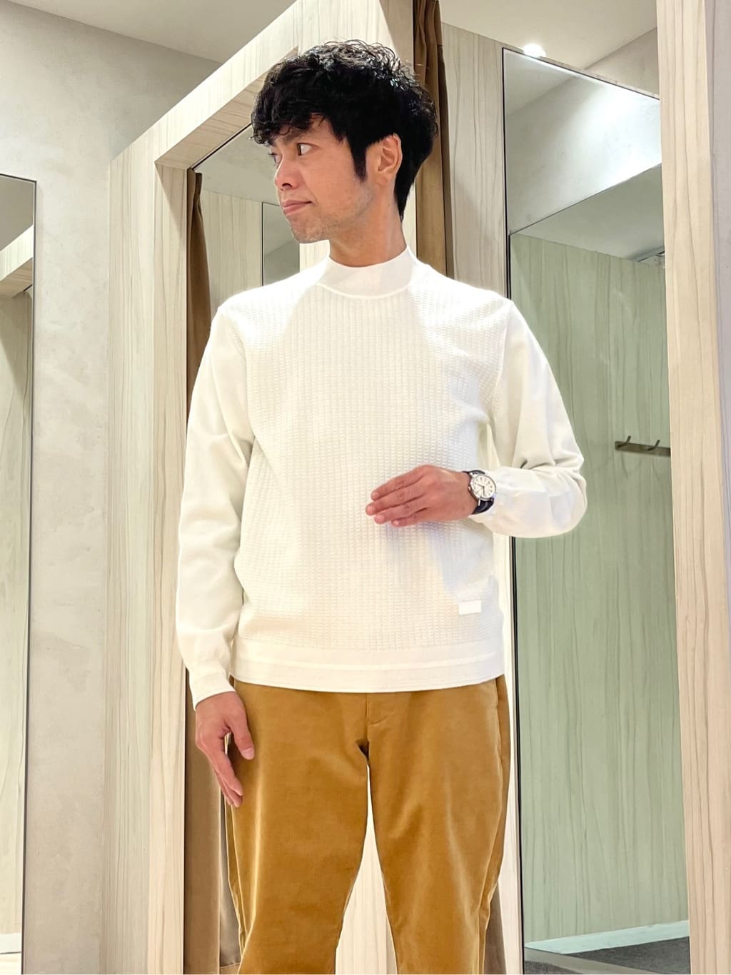 URAさんの「TAKEO KIKUCHI｜アンチピリング ジップアップ ニット」を使ったコーディネート