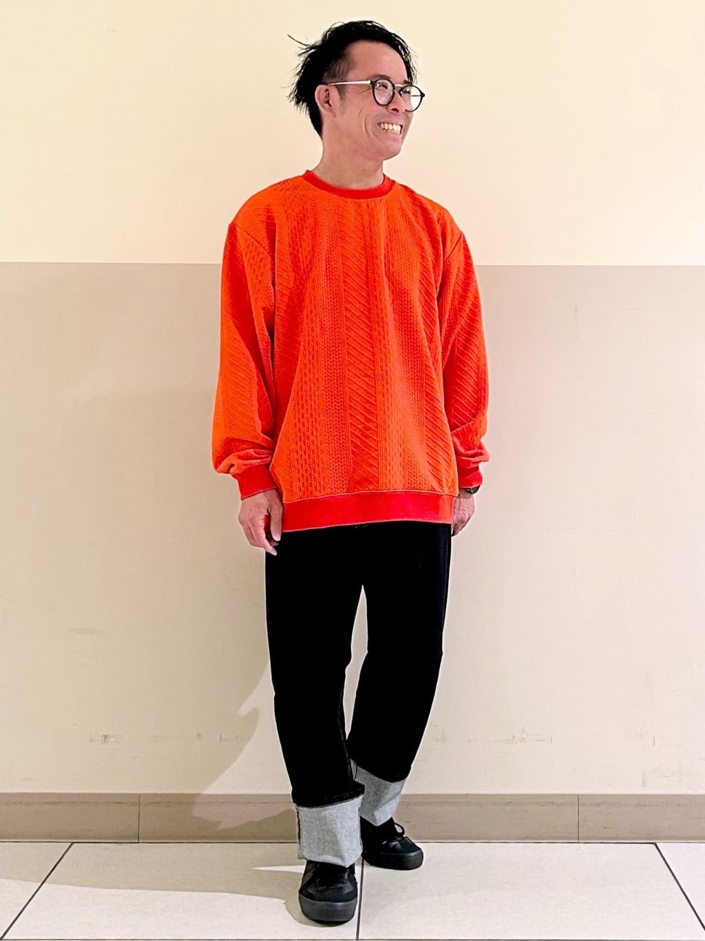KENJI Iさんの「THE SHOP TK｜【無地に飽きた方へ】ふくれジャカードスウェット　洗濯機OK/6色展開/ユニセックスでおすすめ！」を使ったコーディネート