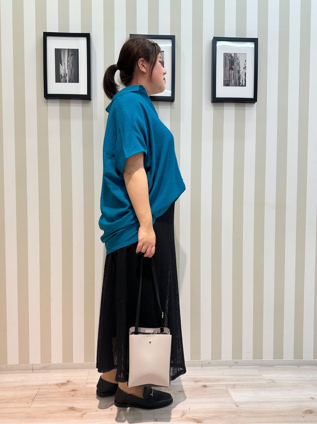 みさぼうさんの「SHOO･LA･RUE｜【洗える/S-LL/5分袖】1枚でも羽織としても。さらさらドレープシャツ」を使ったコーディネート