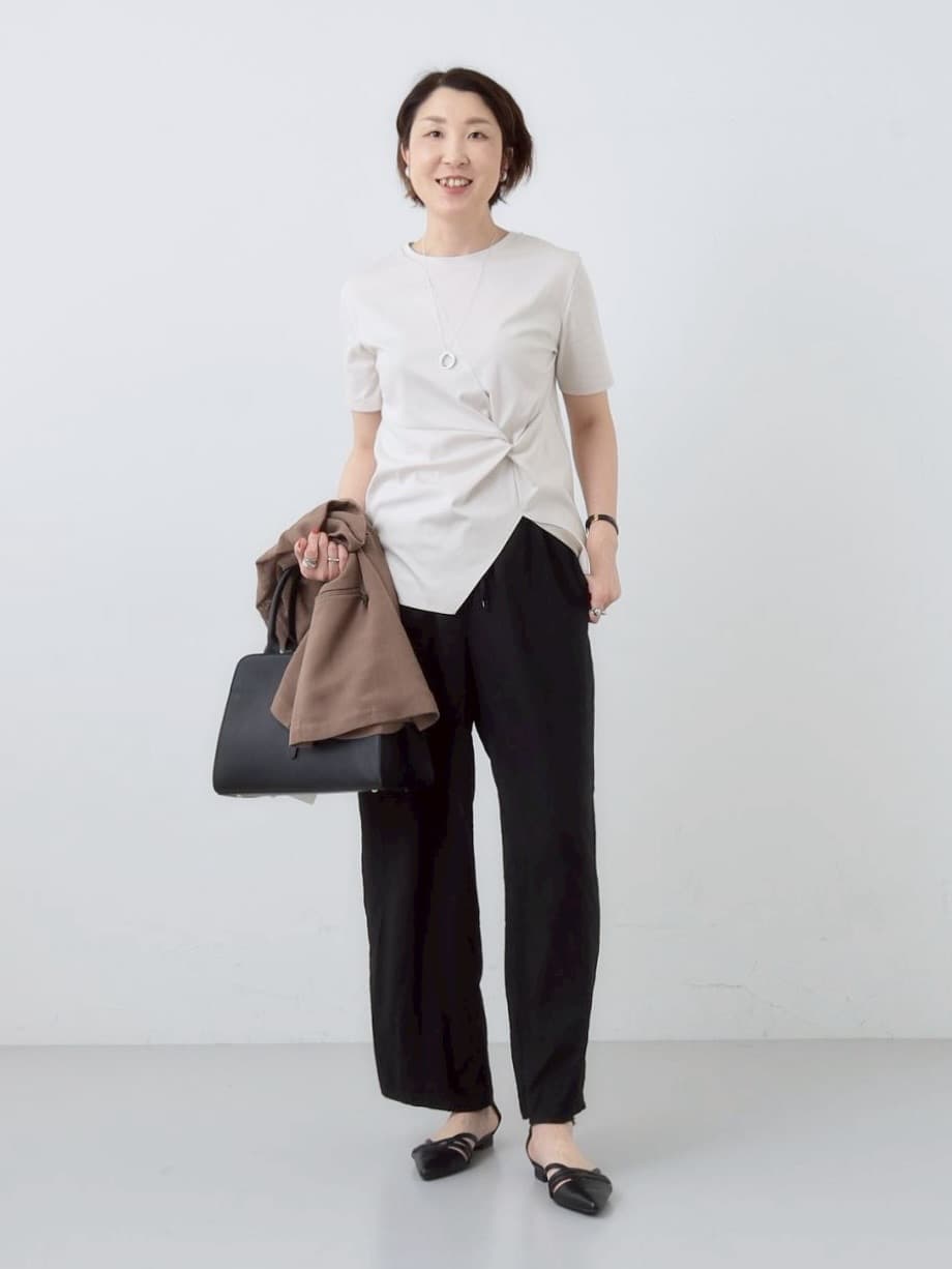 yuriさんの「INDIVI｜【洗える／UVケア／SETUP可能】ドロストワイドパンツ」を使ったコーディネート