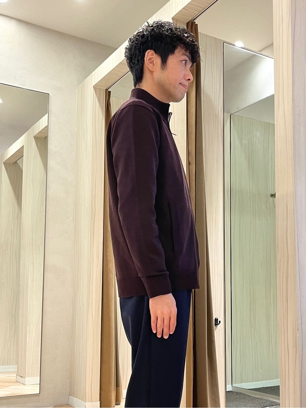 URAさんの「TAKEO KIKUCHI｜アンチピリング ジップアップ ニット」を使ったコーディネート