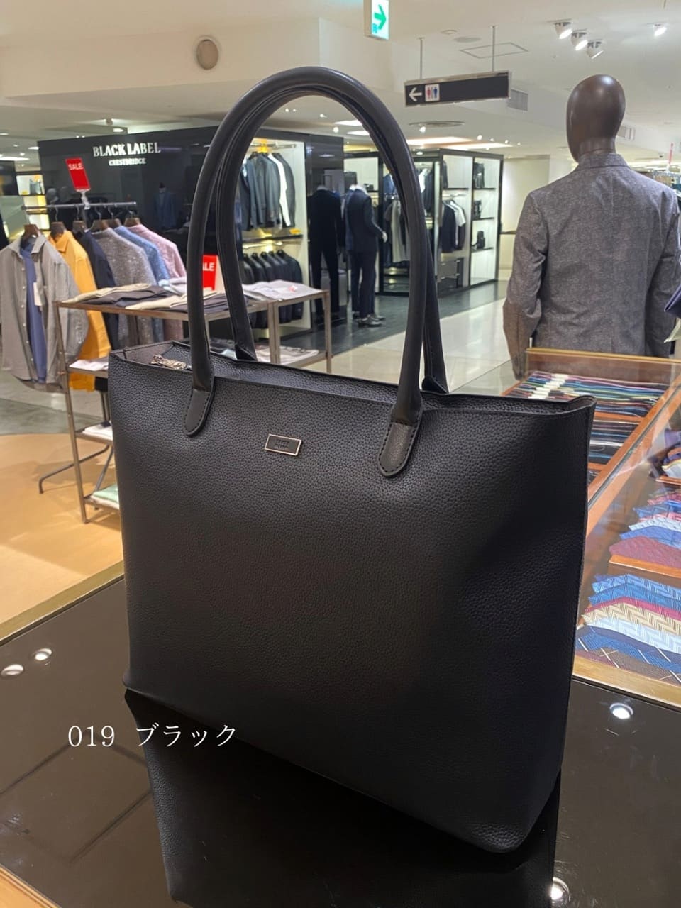 小南大和さんの「TAKEO KIKUCHI｜マイクロファイバートートM」を使ったコーディネート